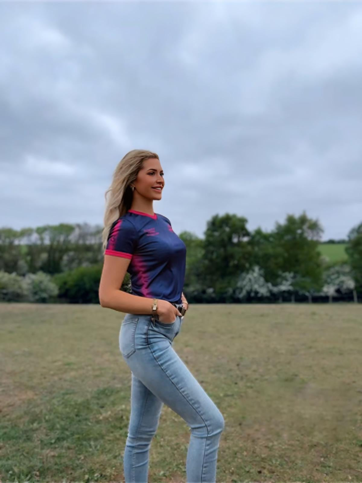 We're out here making a mans job girly!